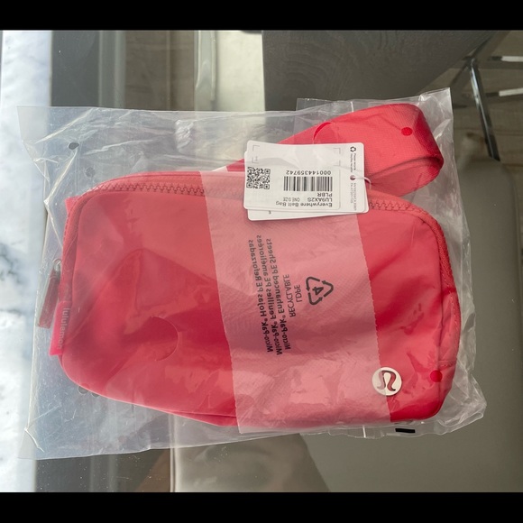 NWT Lululemon Everywhere Belt Bag in Pale Raspberry 🧨 - Picture 7 of 9